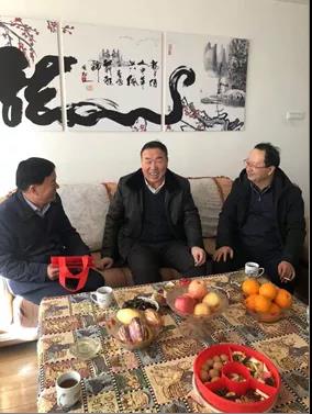 敦煌種業(yè)領(lǐng)導看望慰問公司老干部、老黨員及困難黨員職工