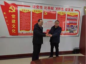 敦煌種業(yè)領(lǐng)導看望慰問公司老干部、老黨員及困難黨員職工